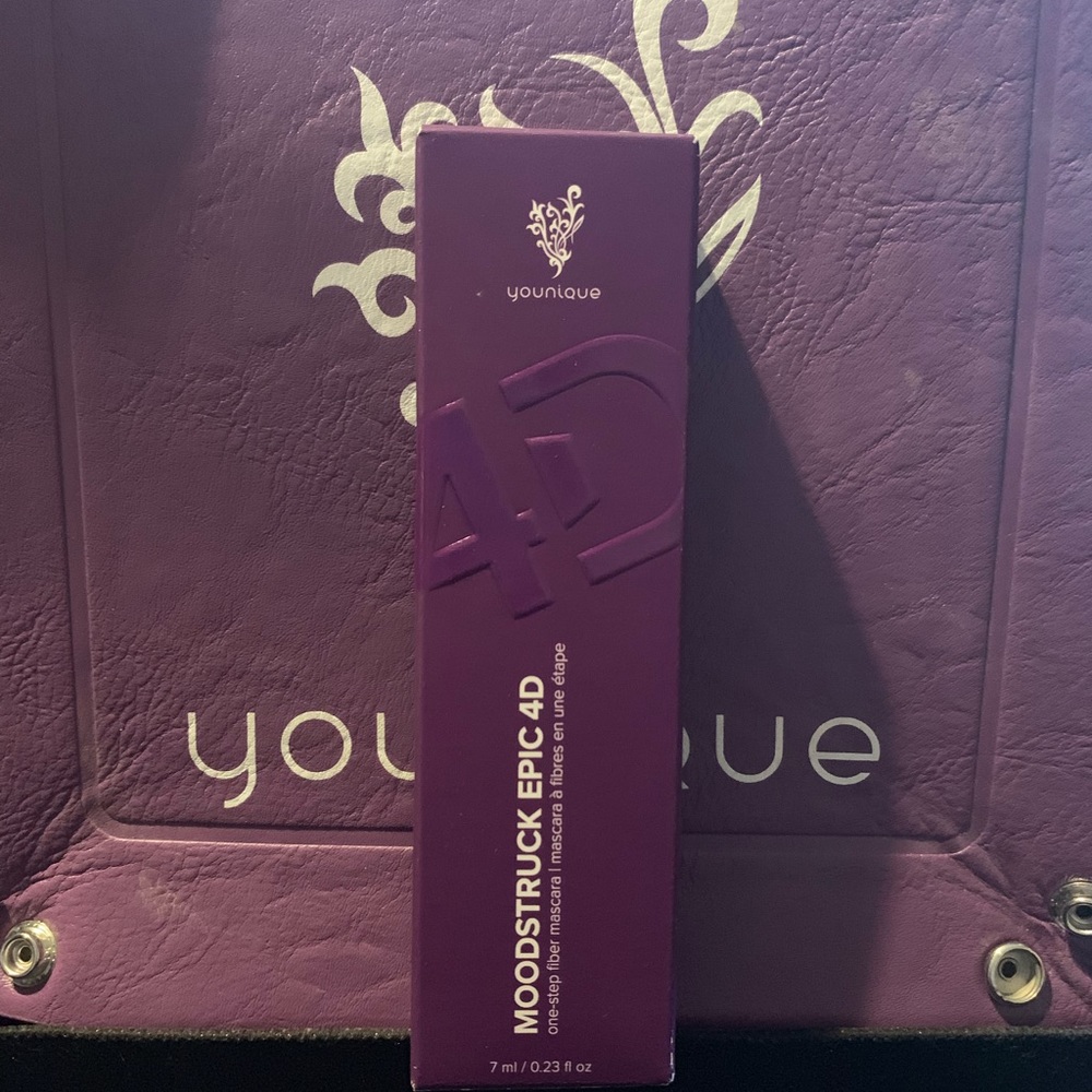 New younique 4D Mascara